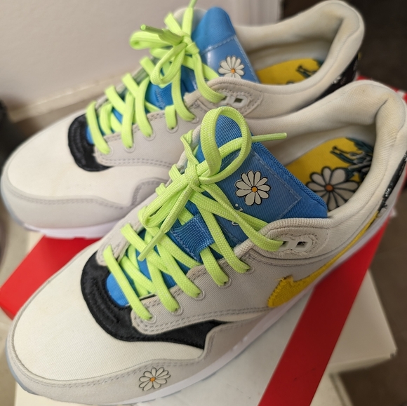 EUC Nike Air Max 1 "Speed Yellow" Daisy Design - Picture 3 of 6